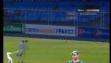 pakistani opener batsman injuird by bouncer
