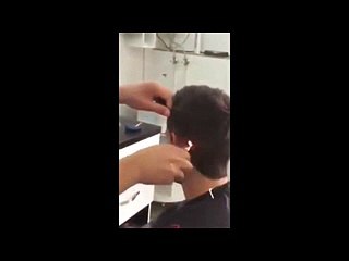 Dunya News - Crazy Barber Gives A Haircut With A Lighter