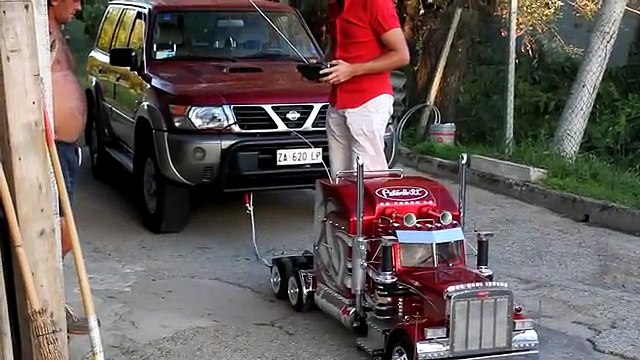 Truck Model Peterbilt 359-RC-14 Nissan Patrol vs Peterbilt