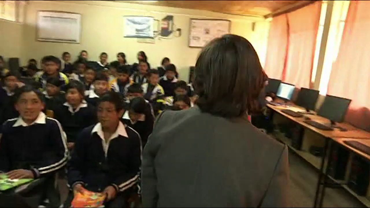 Des professeurs tentent de sauver des enfants migrants