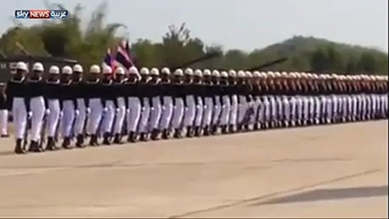 50 soldats font une parade militaire synchronisée !