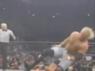 Regardez bien sa jambe