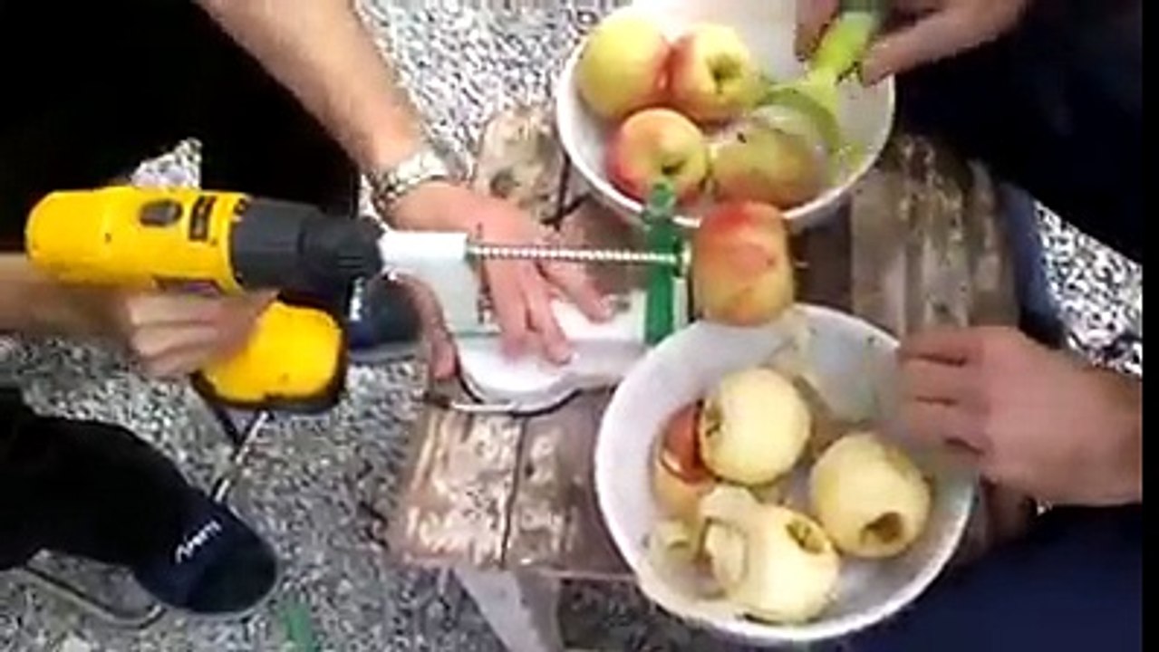 Men this way make apple pie