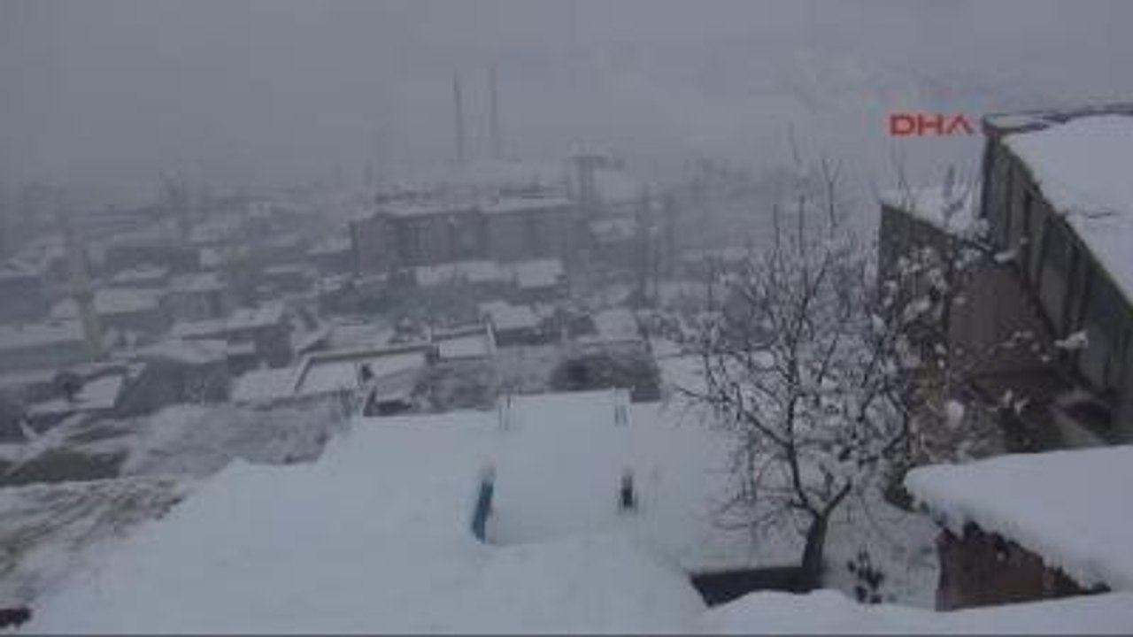 Beytüşşebap Kar Yağışı Yüzünden Beytüşşebap'a 2 Günden Beri Elektrik Verilemiyor