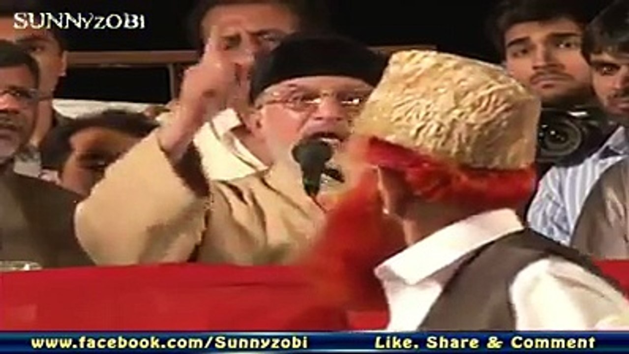 juifpakistan..Tahir Qadri Ek Aalm-e-deen ki "boht izzat" karte hue