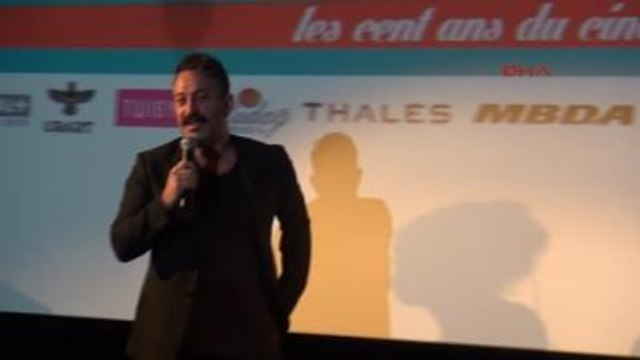 Cem Yılmaz 'Pek Yakında' Filminin Paris Gala Gecesinde Yine Çok Güldürdü