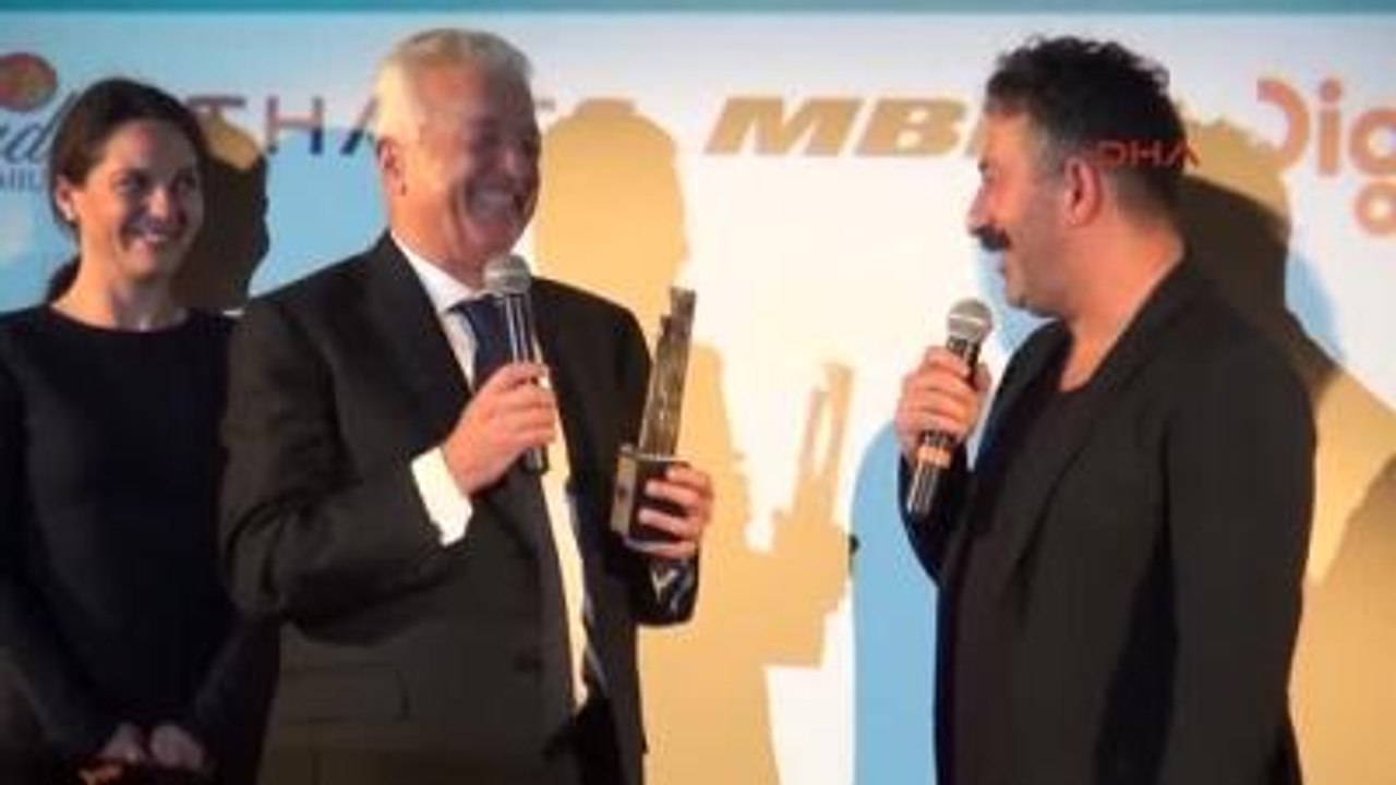 Cem Yılmaz 'Pek Yakında' Filminin Paris Gala Gecesinde Yine Çok Güldürdü... 2