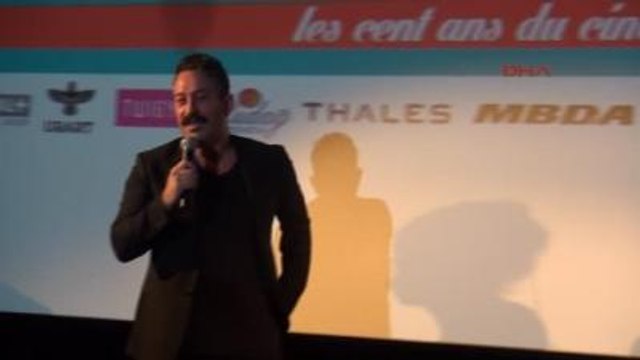 Cem Yılmaz 'Pek Yakında' Filminin Paris Gala Gecesinde Yine Çok Güldürdü...