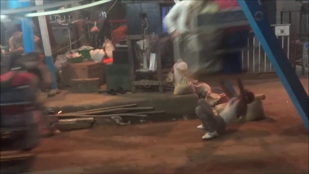 Increíble 'noria' con tracción humana