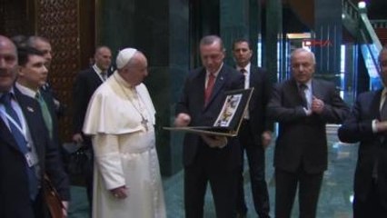 Papa Francesco ve Cumhurbaşkanı Erdoğan'ın Birbirlerine Verdikleri Hediyeler 2