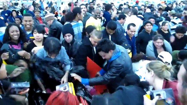 Black Friday 2014, Fight In Walmart - Oakland Memory Card War