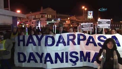 Video herunterladen: Haydarpaşa yangının yıl dönümünde meşaleli yürüyüş