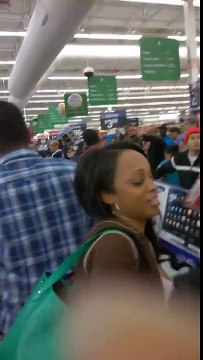Black Friday Fight Walmart Fights Over Tv Sells Police Get Involved 2014
