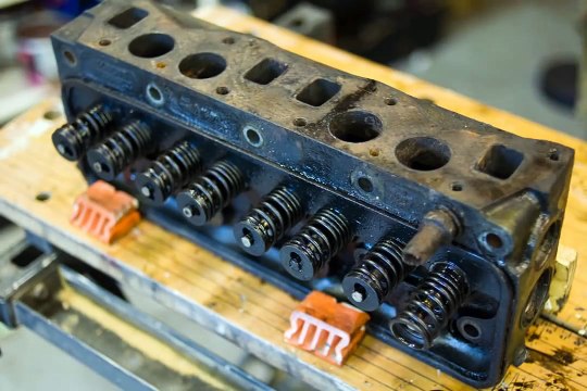 11 mois, 3000 photos et beaucoup de café pour rénover un moteur de voiture