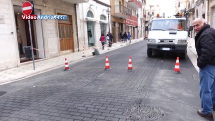 Скачать видео: Andria: Via Regina Margherita confermata area pedonale - Il Sindaco presente ai lavori