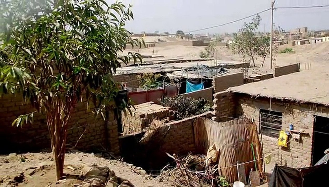 les enfants dans un bidonville du Pérou