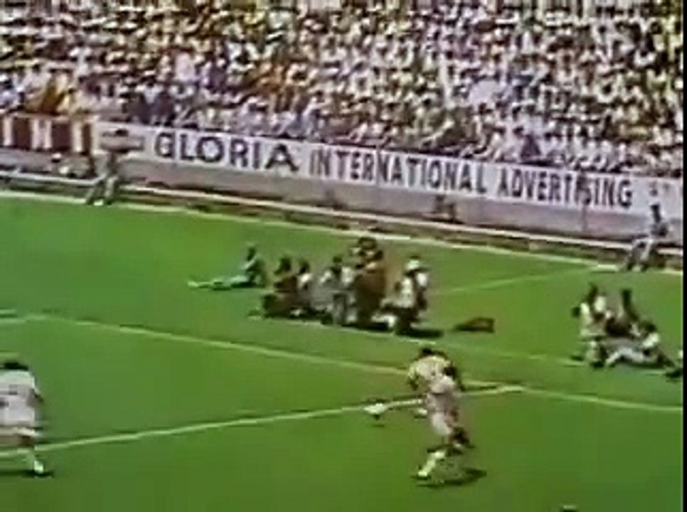 Pelé exige grande defesa de Gordon Banks