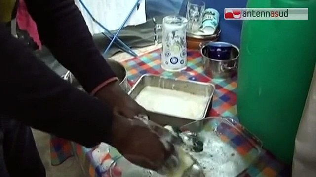 TG 28.11.14 Manifesti razzisti contro gli immigrati sui muri del Libertà