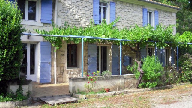 MAS A VENDRE Proche Arles à RAPHÈLE-LÈS-ARLES - 230 m² sur terrain de 4 hectares