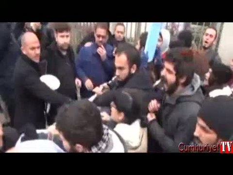 Polis öğrenciyi böyle yumrukladı