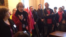 Hôpital de Lisieux : le maire pris à partie par les syndicats