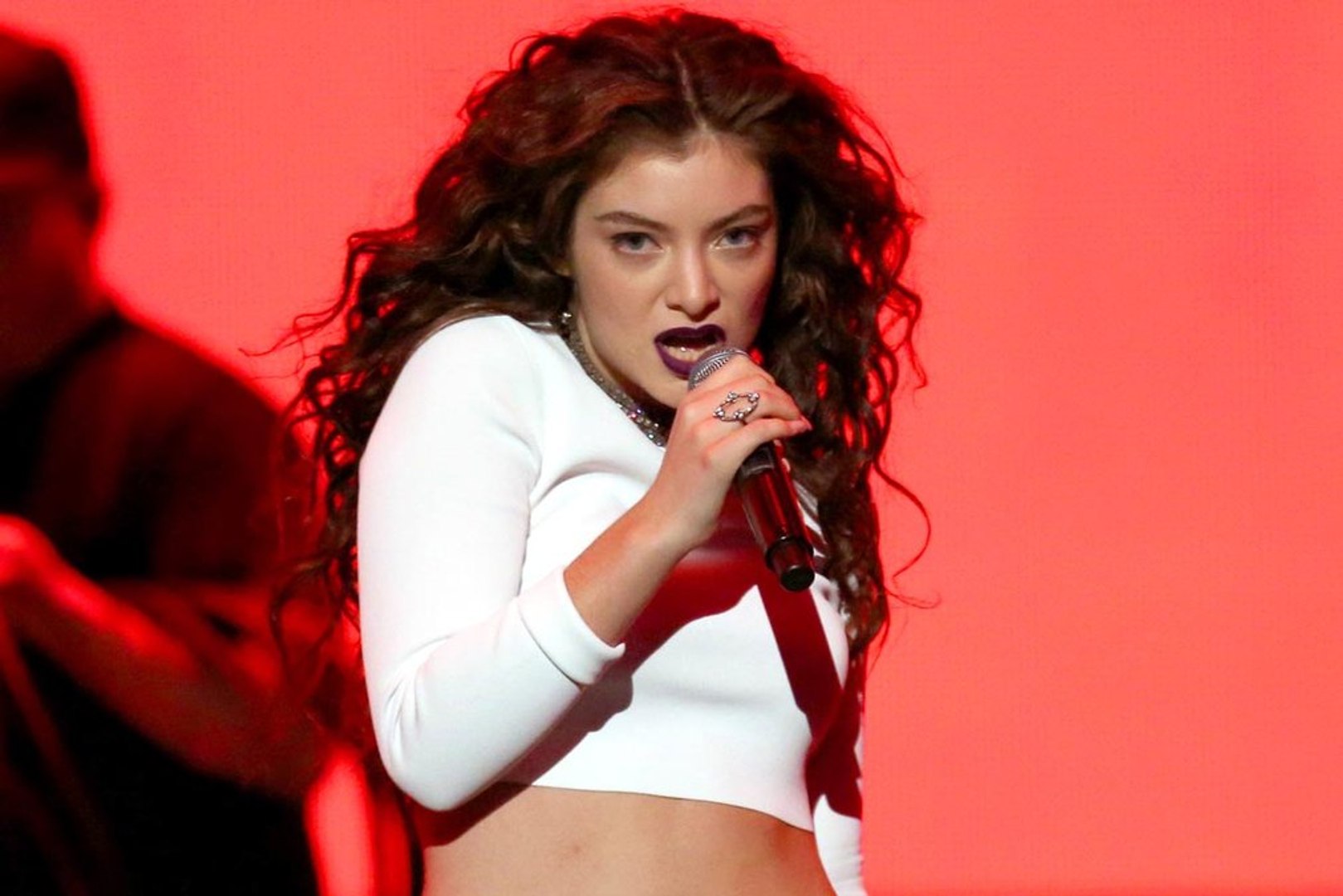 Lorde - Yellow Flicker Beat (2014 American Music Awards) - video Dailymotion