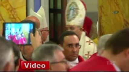Papa Kilisede Ayin Yönetti