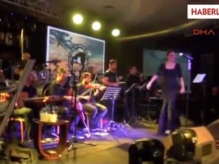 Alanya Kadınlardan Funda Arar'lı Kutlama