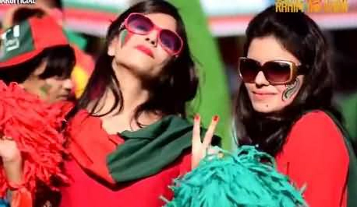 Beautiful Anchor Interview by Beautiful Girls ᴴᴰ Before 30 November  Imran Khan Pti Jalsa  (EXCLUSIVE)
