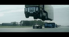 Un camion saute par-dessus une F1 !