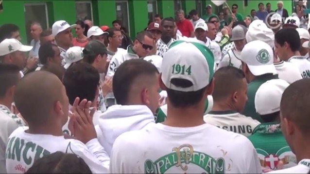 Protesto contra Nobre marca dia de eleição no Palmeiras