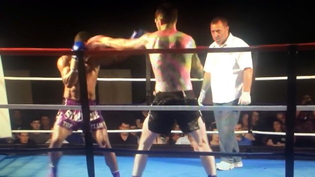 Massive KO spinning kick. Muay Thai, kick boxing