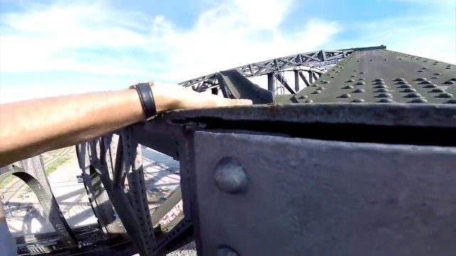 Bridge Climb in Frankfurt : most amazing view of the city.