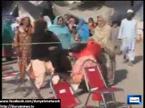 PTI Dharna- A women asking for money promised to attend dharna...Imran Khan Rental Dharna... Qadri Rental Dharna...