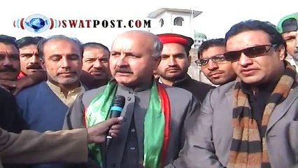 جلسے میں شر کت کیلئے پا کستان تحر یک انصا ف سوات کا قا فلہ روا ں دواں ہیں