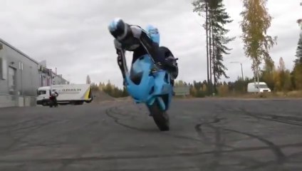 Trucos stunt con moto normal