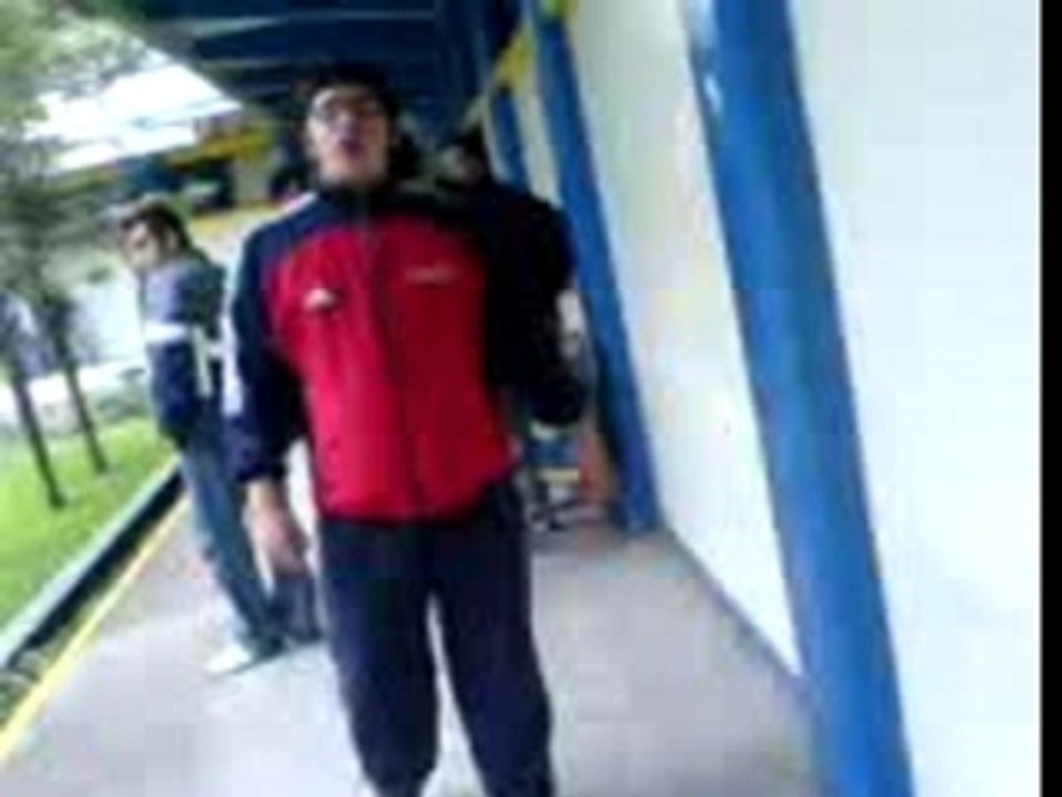Q stan jugando