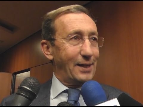 Napoli - Fini: “Renzi e Berlusconi uguali, fanno ricadere responsabilità su altri” (29.11.14)