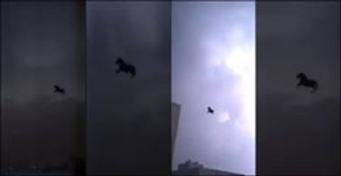 Flying Horse Seen in Macca