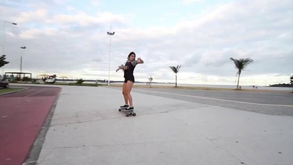 Ana Maria Suzano danse sur son longboard
