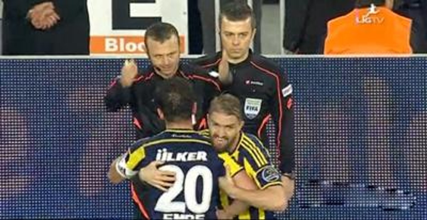 Emre Belözoğlu, Kırmızı Kart Gördü