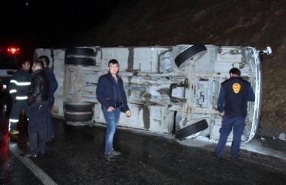 Burdur'da Midibüs Devrildi: 22 Yaralı (3)