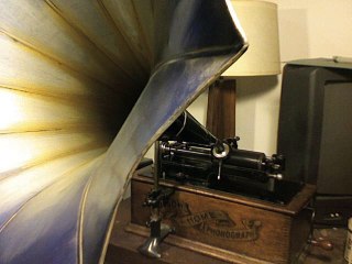 Every Little Bit Helps - Jones & Spencer (Racial language)