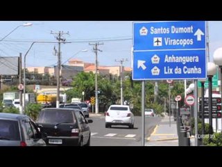 Placas de sinalização viram 'pegadinha' para motoristas