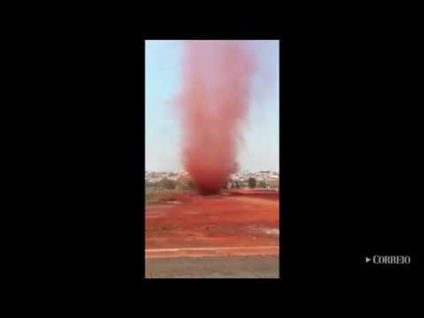 Jovem filma redemoinho em Santa Bárbara d'Oeste