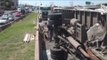 Colisão entre caminhões e carro deixa feridos na Anhanguera