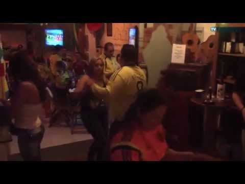 Torcida da Colômbia comemora goleada contra o Japão em Campinas