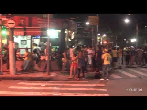 Torcida do Brasil comemora a vitória em Campinas