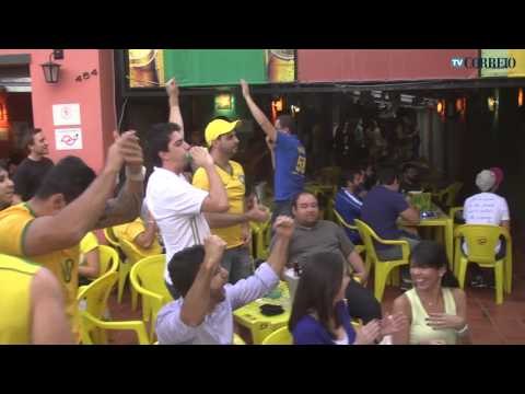 Torcida comemora vitória do Brasil em Campinas
