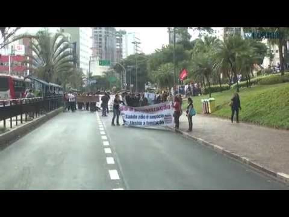 Protesto fecha as ruas do Centro de Campinas